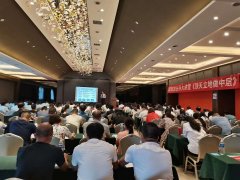 刘启正老师走进许昌《顶天立地做中层》专题培训