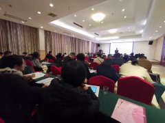 刘启正老师走进玉林《顶天立地做中层》专题培训